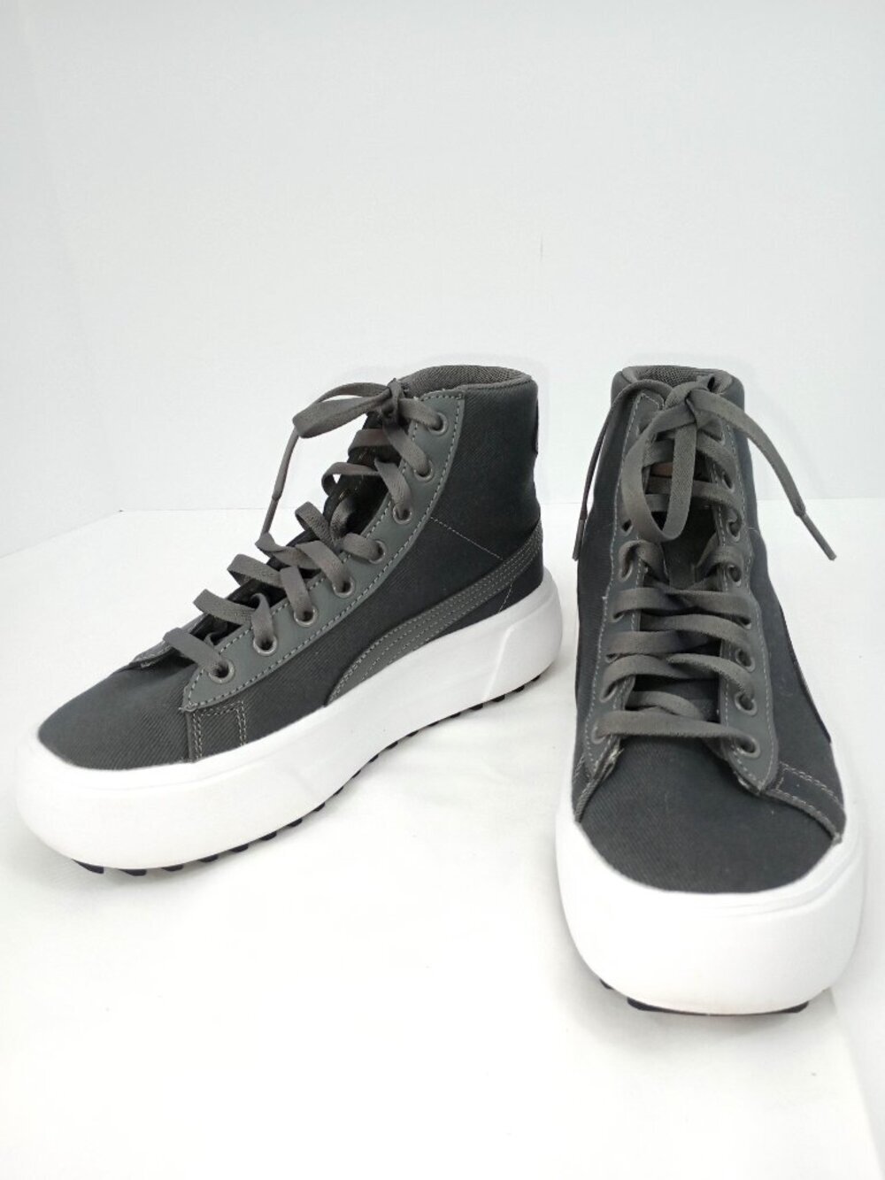 Puma Women’s Size 8.5 Gray Mid Top Platform Sneakers Lace Up Casual